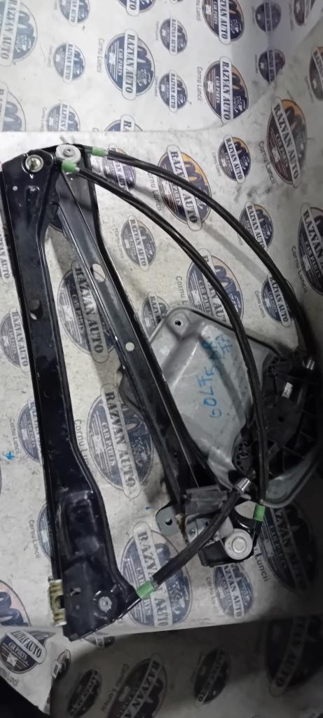 Macara geam dreapta fata Volkswagen Golf 5 2007, 1K0959701K