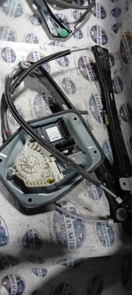 Macara geam dreapta fata Volkswagen Golf 5 2007