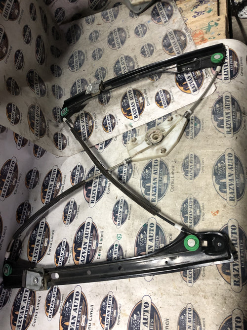 Macara geam dreapta fata Volkswagen Golf 5 Plus 2007