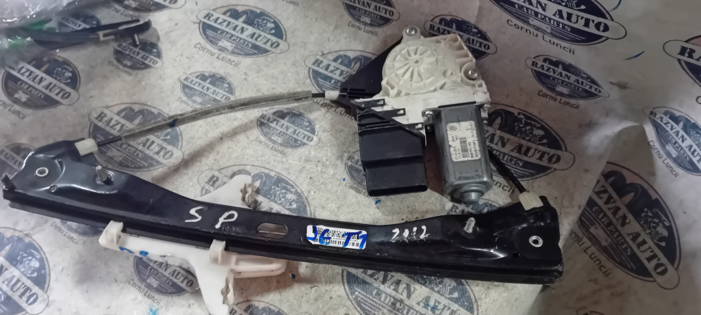 Macara geam dreapta fata Volkswagen Jetta 2012