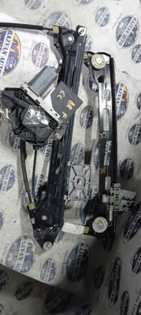 Macara geam dreapta fata Volkswagen Passat CC 2014, 8C8837462