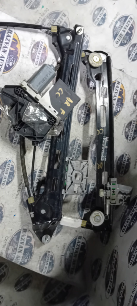 Macara geam dreapta fata Volkswagen Passat CC 2014, 8C8837462