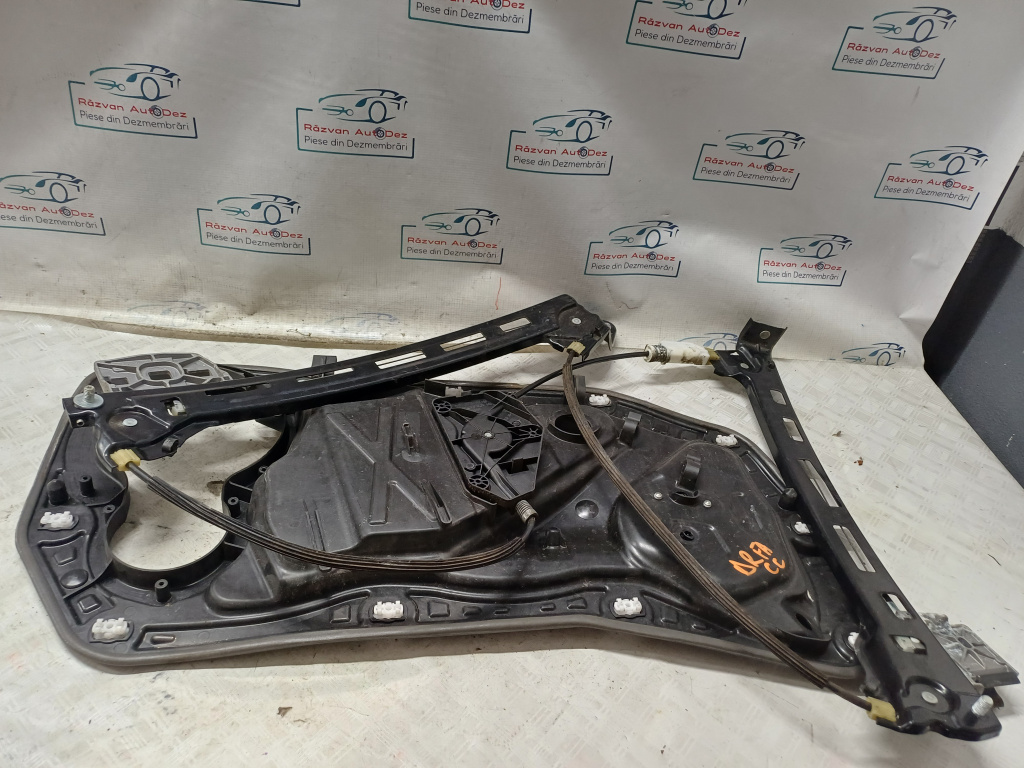 Macara geam dreapta fata Volkswagen Passat CC - Motorina 2010, 3C8837462J