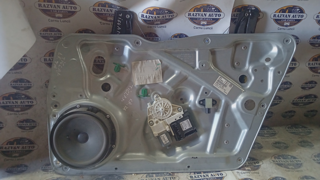 Macara geam dreapta fata Volkswagen Tiguan 2008, 5N2837730