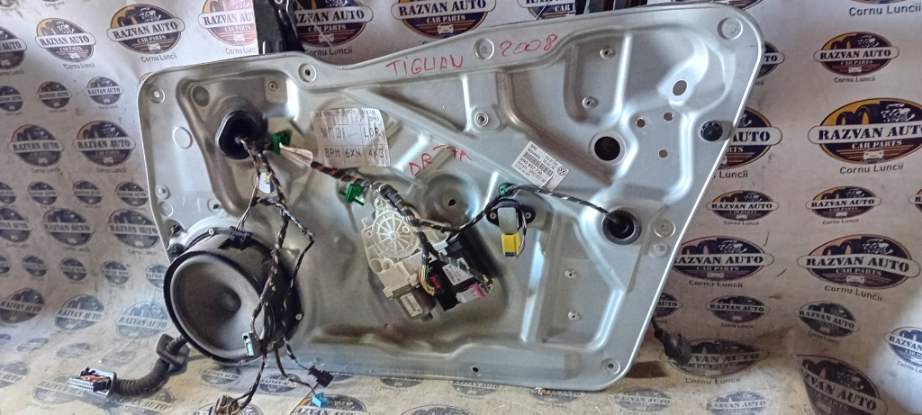 Macara geam dreapta fata Volkswagen Tiguan 2008