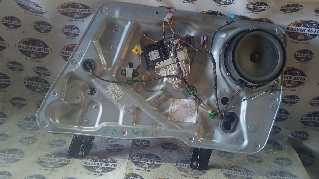 Macara geam dreapta fata Volkswagen Tiguan 2008, 5N2837730