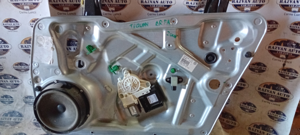 Macara geam dreapta fata Volkswagen Tiguan 2008