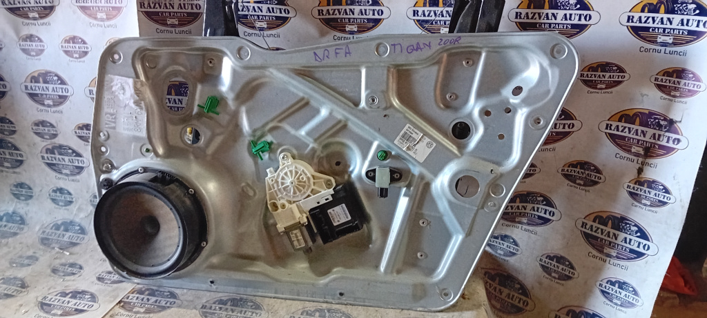 Macara geam dreapta fata Volkswagen Tiguan 2009