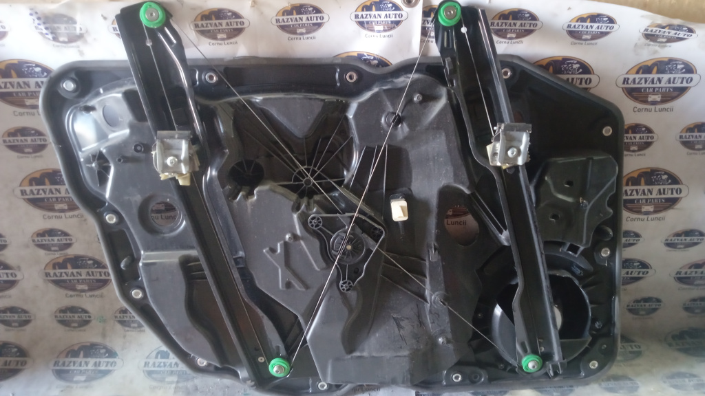 Macara geam dreapta fata Volkswagen Touareg 2012, 7P6837756C