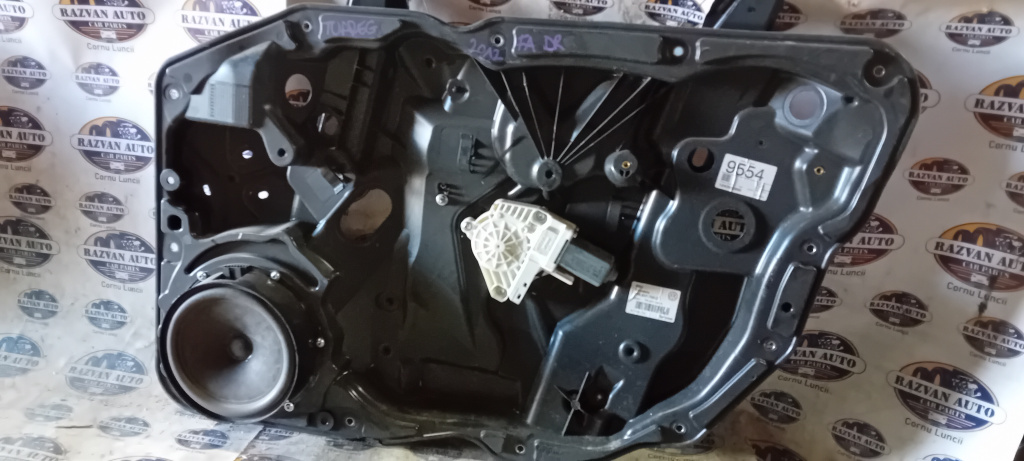 Macara geam dreapta fata Volkswagen Touareg 2012