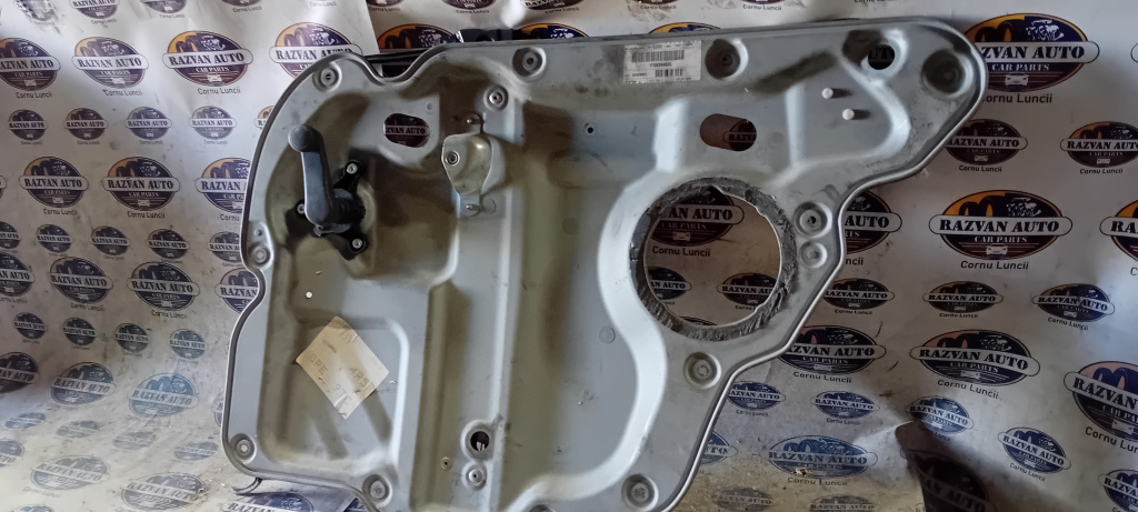 Macara geam dreapta fata Volkswagen Touran 2005