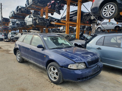 Macara geam dreapta spate Audi A4 B5 2000 break 1.8 benzina