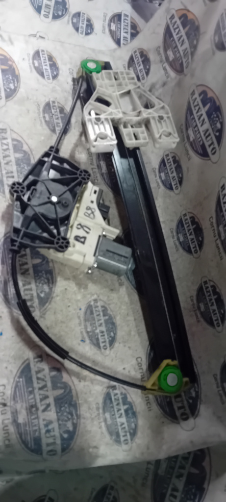 Macara geam dreapta spate Audi A4 B8 2010