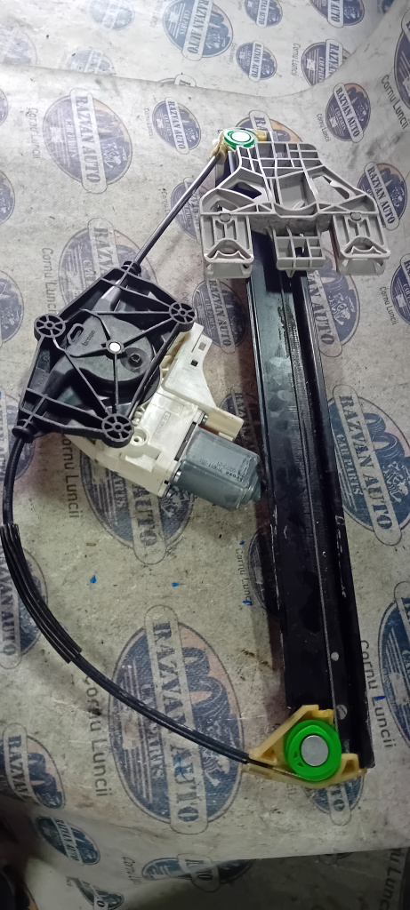 Macara geam dreapta spate Audi A4 B8