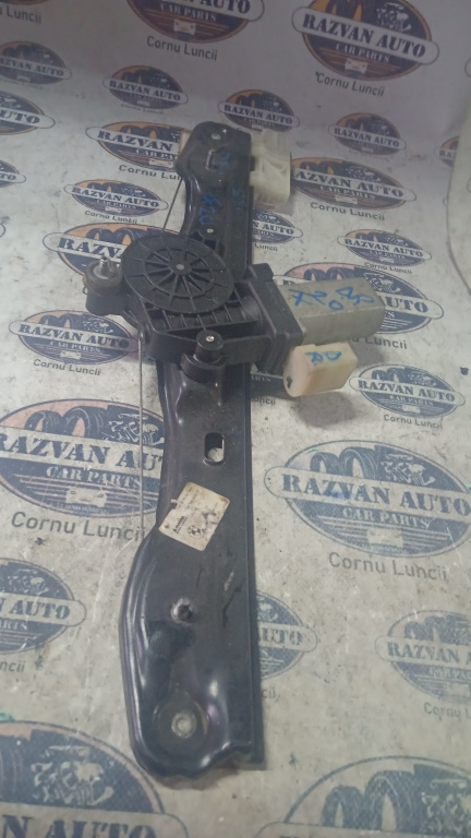 Macara geam dreapta spate BMW Seria 1 F20