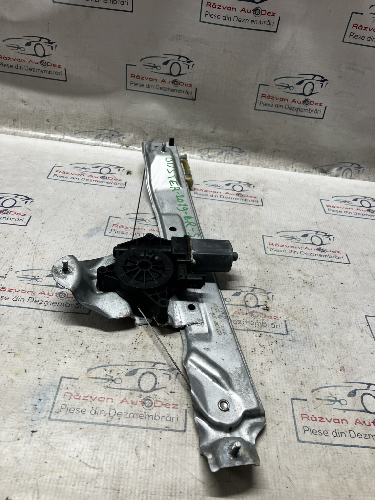 Macara geam dreapta spate Dacia Duster - Benzina 2019, 827208597R