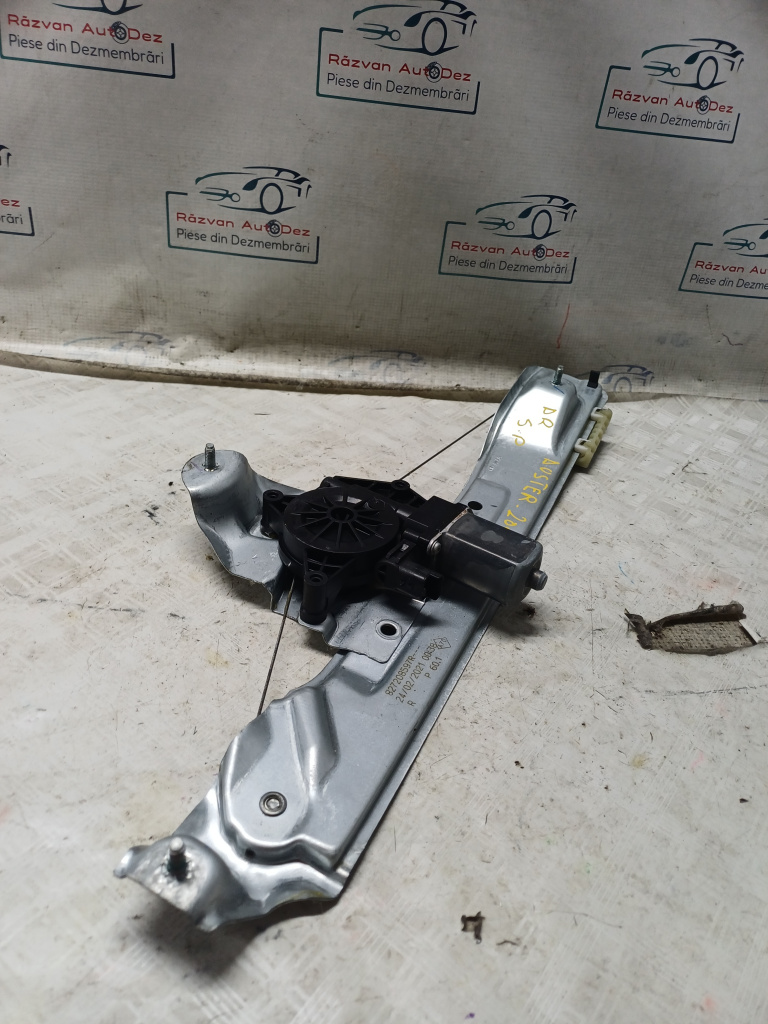 Macara geam dreapta spate Dacia Duster - Benzina 2019, 827208597R