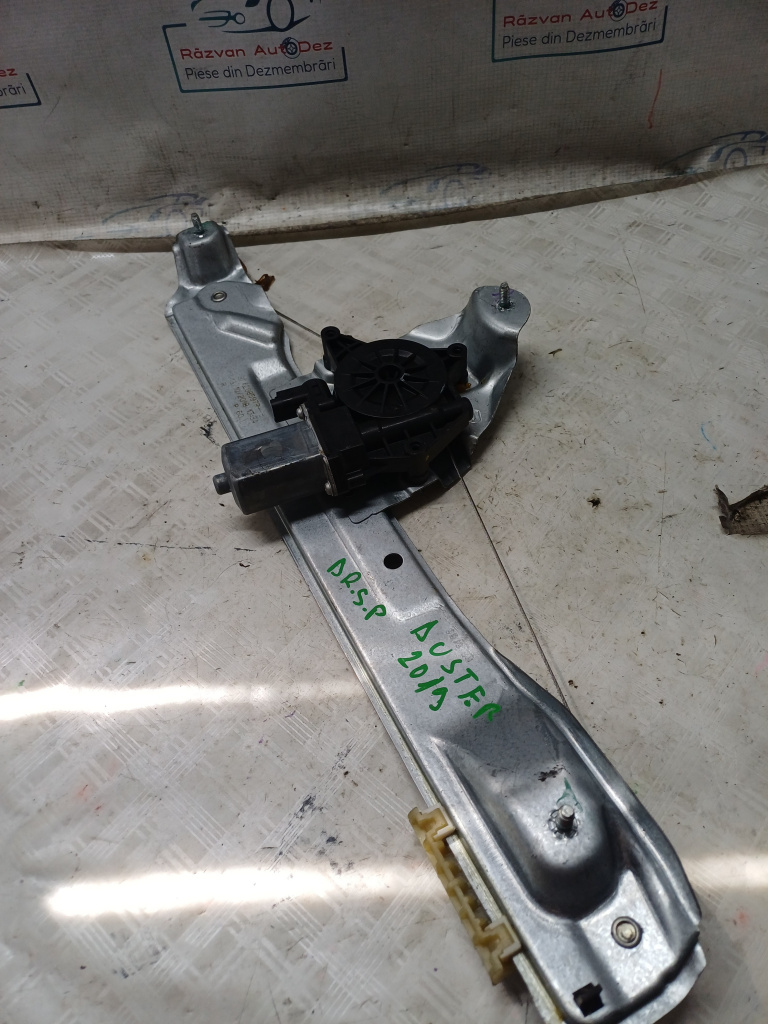Macara geam dreapta spate Dacia Duster - Benzina 2019, 827208597R