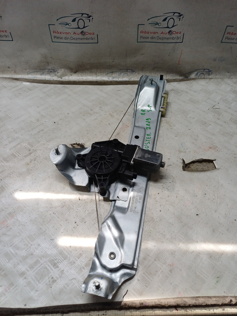 Macara geam dreapta spate Dacia Duster - Benzina 2019, 827208597R