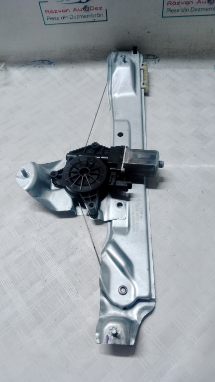 Macara geam dreapta spate Dacia Duster - Benzina 2019, 827208597R