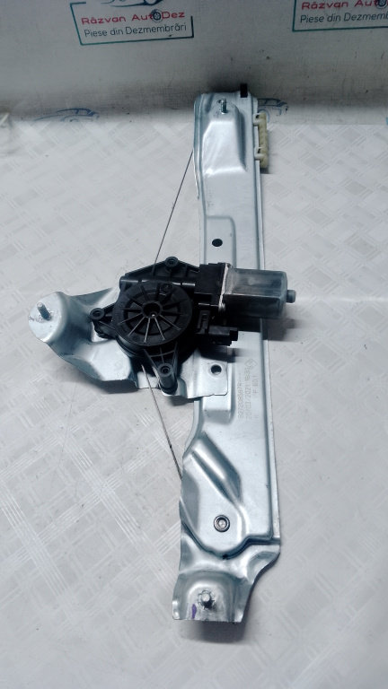 Macara geam dreapta spate Dacia Duster - Benzina 2019, 827208597R