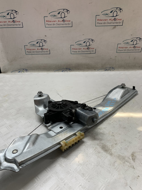 Macara geam dreapta spate Dacia Duster - Motorina 2019, 827208597R