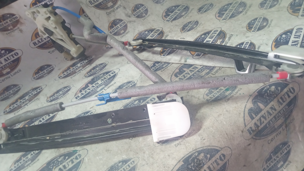 Macara geam dreapta spate Ford B-MAX 2012