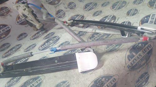 Macara geam dreapta spate Ford B-MAX 2012