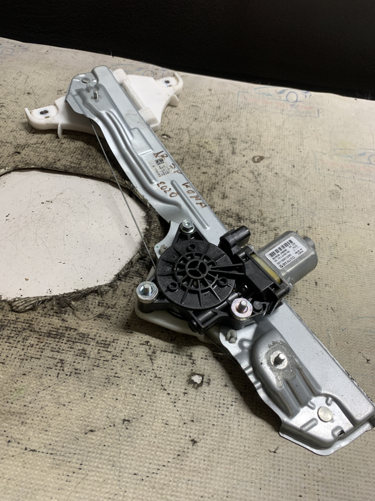 Macara geam dreapta spate Hyundai Kona - Motorina 2020, 83402J9000