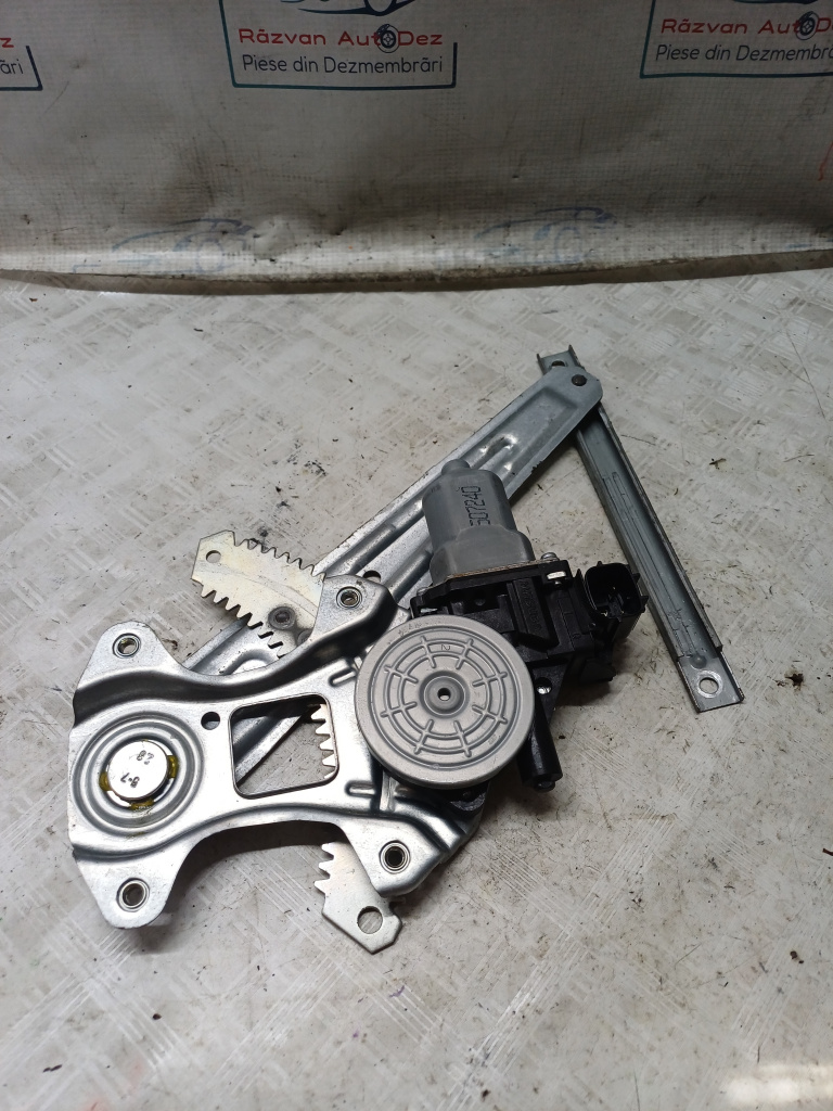 Macara geam dreapta spate Nissan Juke - Benzina 2018, 82731CV01B