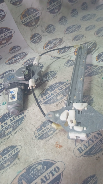 Macara geam dreapta spate Nissan Qashqai 2007