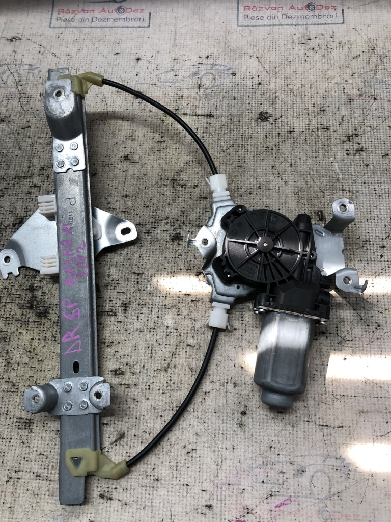 Macara geam dreapta spate Nissan Qashqai 2012