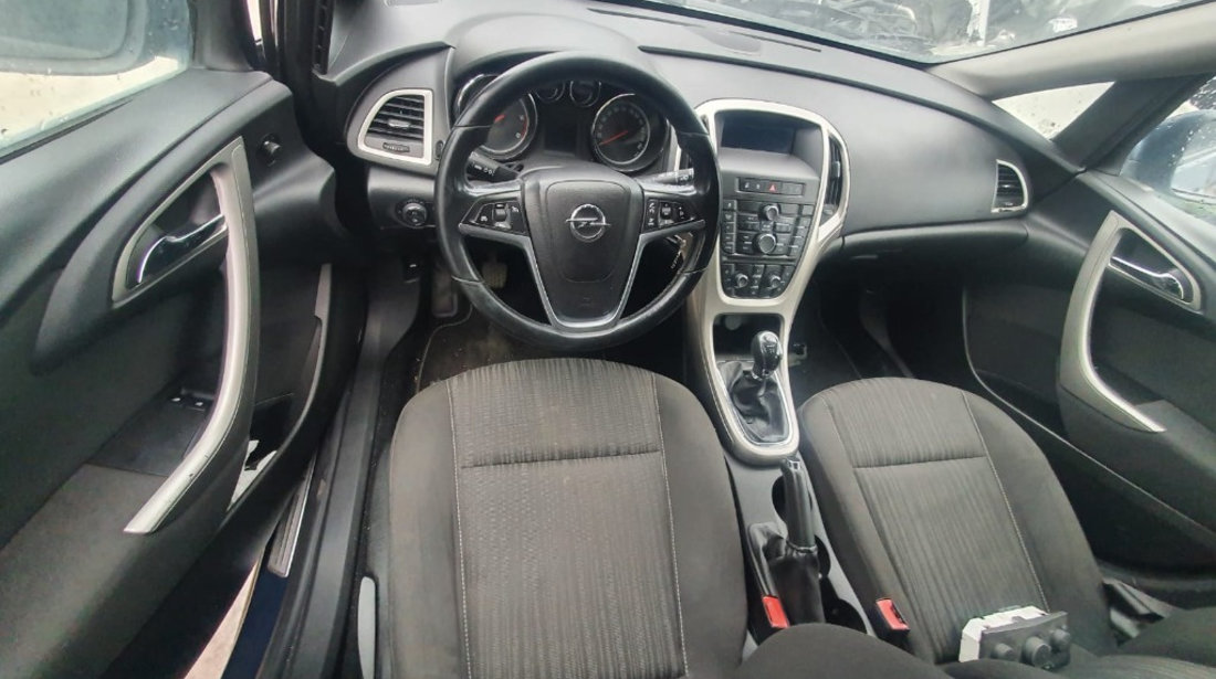 Macara geam dreapta spate Opel Astra J 2011 hatchback 1.3 cdti