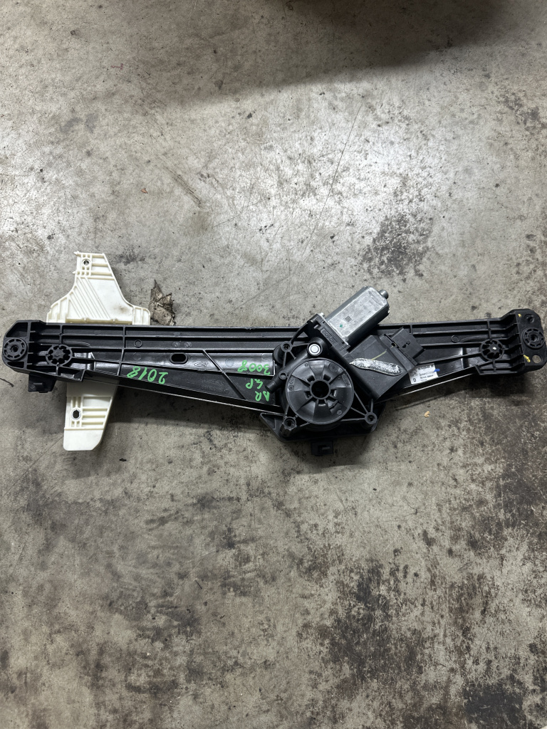 Macara geam dreapta spate Peugeot 3008 - Motorina 2018, 981048848000