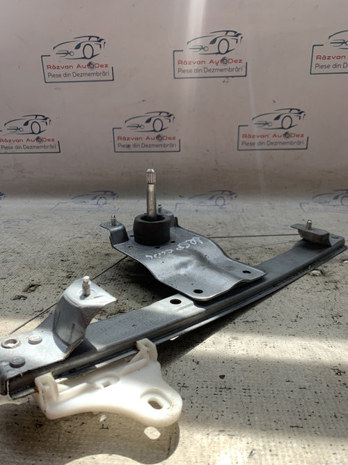 Macara geam dreapta spate Renault Clio 4 - Motorina 2015, 827003722R
