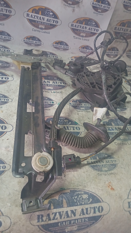 Macara geam dreapta spate Seat Ibiza 2009, 6J4839402B