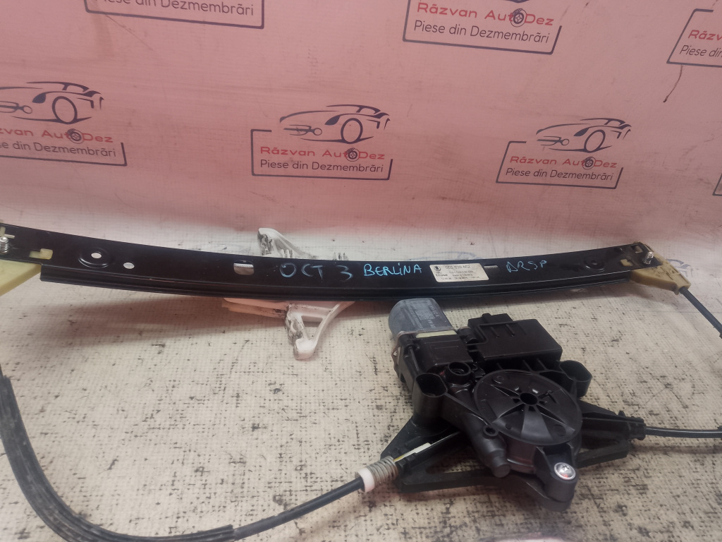 Macara geam dreapta spate Skoda Octavia 3 2015, 5E0839462 / BERLINA