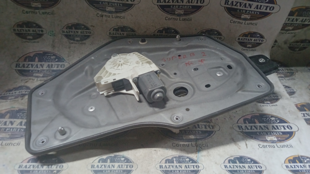 Macara geam dreapta spate Skoda Superb 2 2011, 8K0959812A