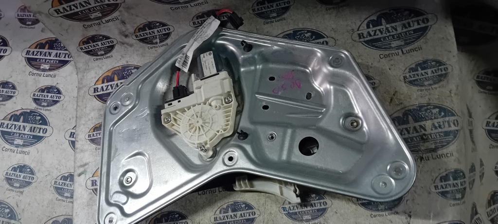 Macara geam dreapta spate Skoda Yeti 2011