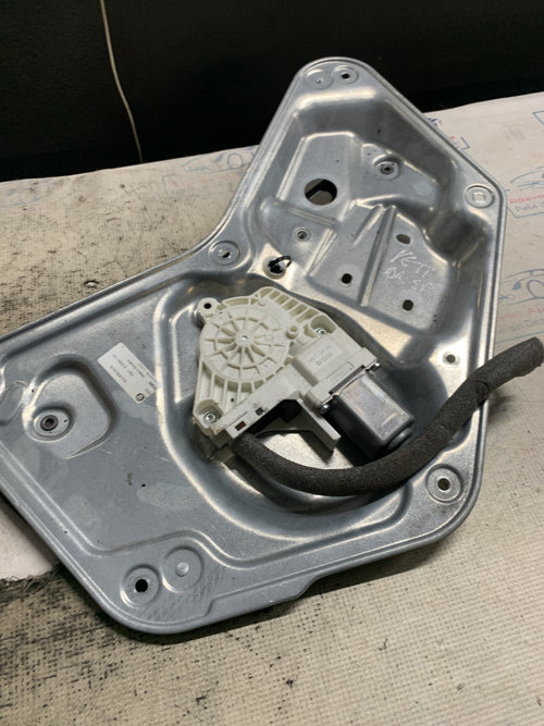 Macara geam dreapta spate Skoda Yeti - Motorina 2012, 5L0839401B