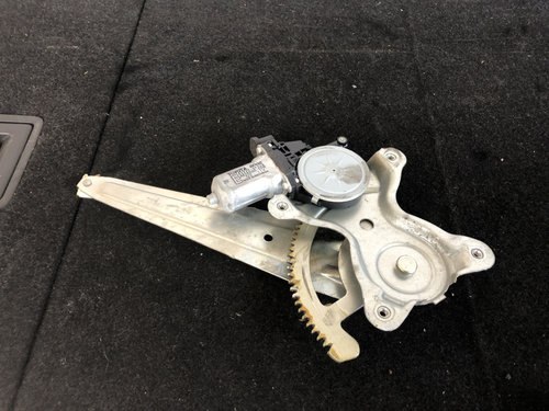 Macara geam dreapta spate Toyota Hilux 2.5 D4D 4x4 Manual sedan 2007 (857200K020)