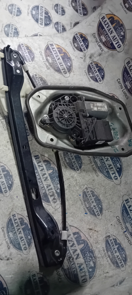 Macara geam dreapta spate Volkswagen Golf 5 2005