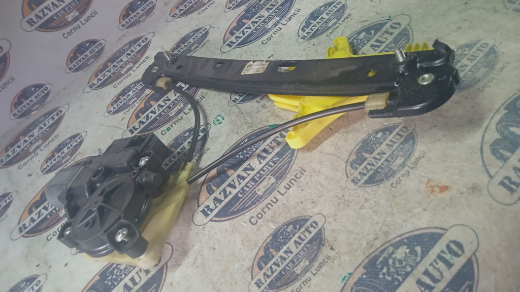 Macara geam dreapta spate Volkswagen Polo 2016, 923990103