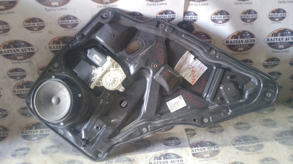 Macara geam dreapta spate Volkswagen Tiguan 2008, 5N0839730F