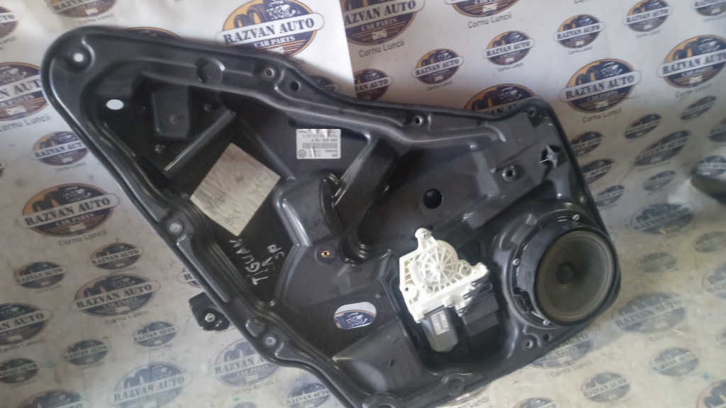 Macara geam dreapta spate Volkswagen Tiguan 2008, 5N0839730F