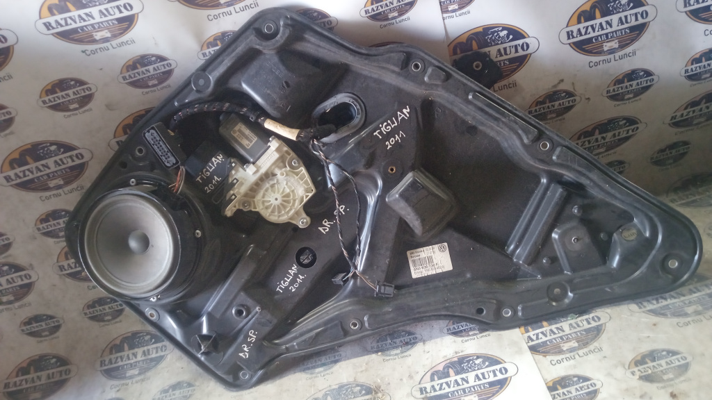 Macara geam dreapta spate Volkswagen Tiguan 2011, 5N0839730F