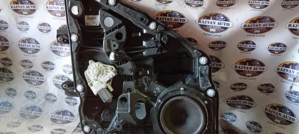 Macara geam dreapta spate Volkswagen Touareg 2012