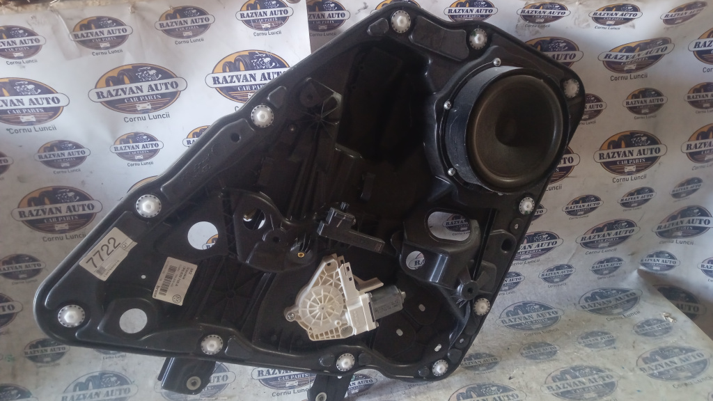 Macara geam dreapta spate Volkswagen Touareg 2012