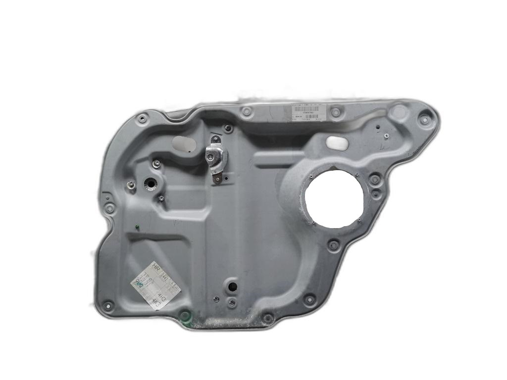 Macara geam dreapta spate Volkswagen Touran (1T3) 2.0 TDI CFHC 2012 VOLKSWAGEN TOURAN (1T3) [ 2010 - 2015 ] OEM 1T0839730Q