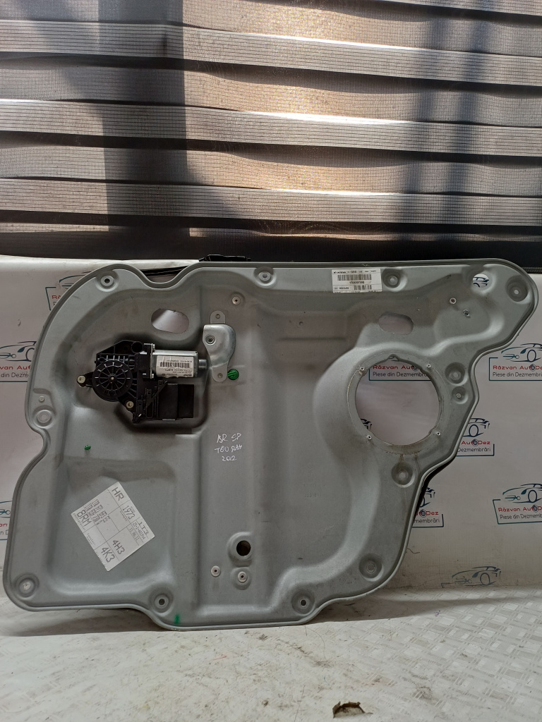 Macara geam dreapta spate Volkswagen Touran - Motorina 2012, 1T0839730Q